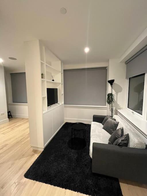 Luxx Apartment & Suites, London Heathrow Airport, Terminal 4, Piccadilly Underground Train Station Nearby! Hillingdon Bagian luar foto