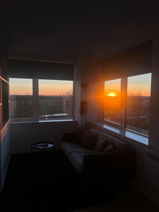 Luxx Apartment & Suites, London Heathrow Airport, Terminal 4, Piccadilly Underground Train Station Nearby! Hillingdon Bagian luar foto