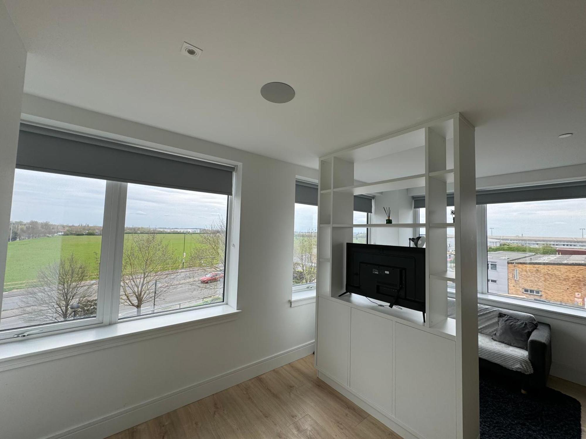 Luxx Apartment & Suites, London Heathrow Airport, Terminal 4, Piccadilly Underground Train Station Nearby! Hillingdon Bagian luar foto